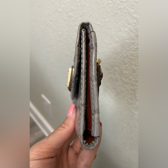 NWT Dooney & Bourke Croc- Embossed Leather Light Grey Wallet Gold Tone Hardware - Picture 3 of 15